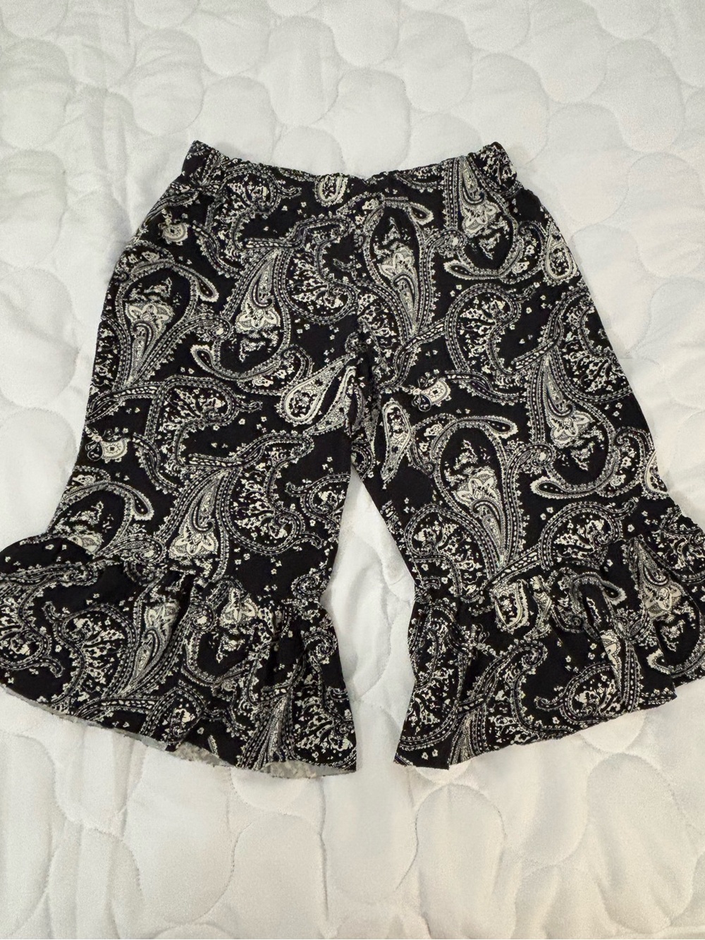 Black Paisley Ruffle Capris - Women